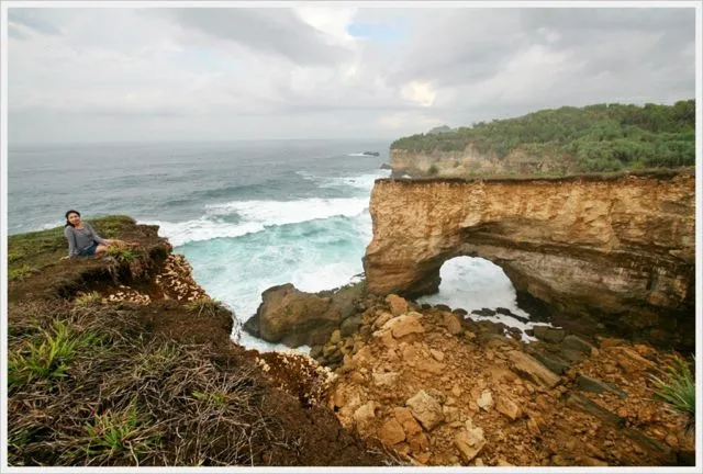 Rekomendasi 9 Pantai yang Hits dan Instagramable di Pacitan. Ada yang Mirip dengan Raja Ampat Lho! 16