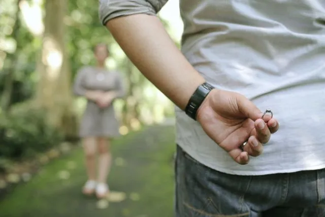 Mawar dan Cokelat Memang Romantis, Tapi Cowok yang udah Serius Akan Memberimu 6 Hal Ini 16
