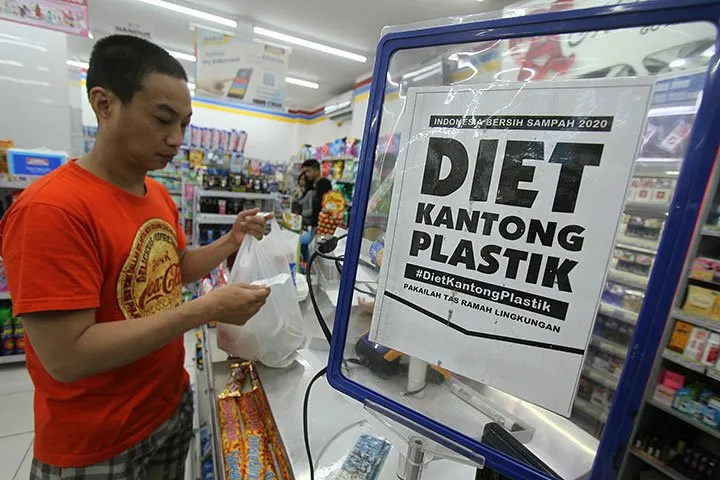 4 Kota di Indonesia Ini Larang Plastik Sekali Pakai. Wah, Gimana Ya Rasanya Hidup Tanpa Kresek? 5