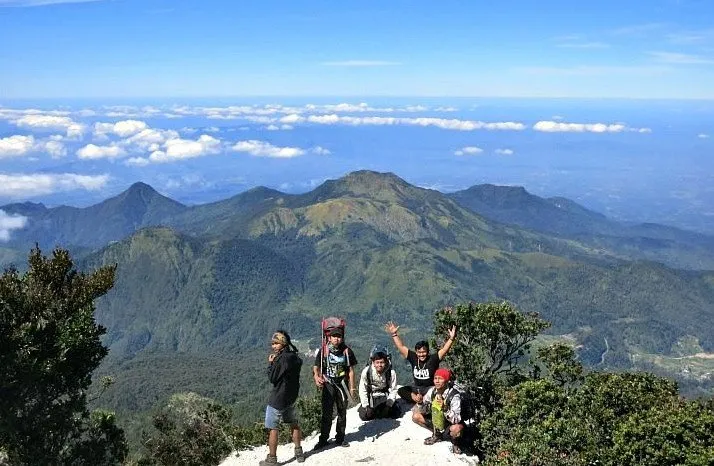 7 Alasan Kenapa Jomblo Sebaiknya Sering Mendaki Gunung. Biar Nggak Baper dan Galau Melulu~