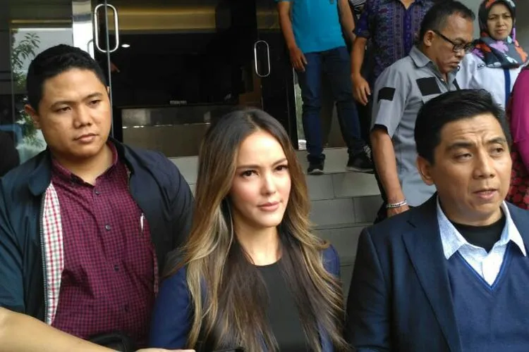 Makin Runyam! Namanya Masuk Katalog Prostitusi Online, Cathy Sharon Laporkan Oknum pada Polisi 3