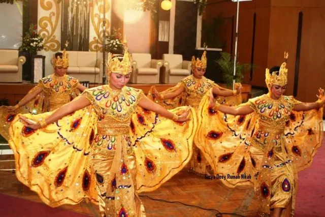 Makna Sakral di Balik Tarian Pengantin dalam 6 Pernikahan Adat Indonesia. Sudah Tahu? 12