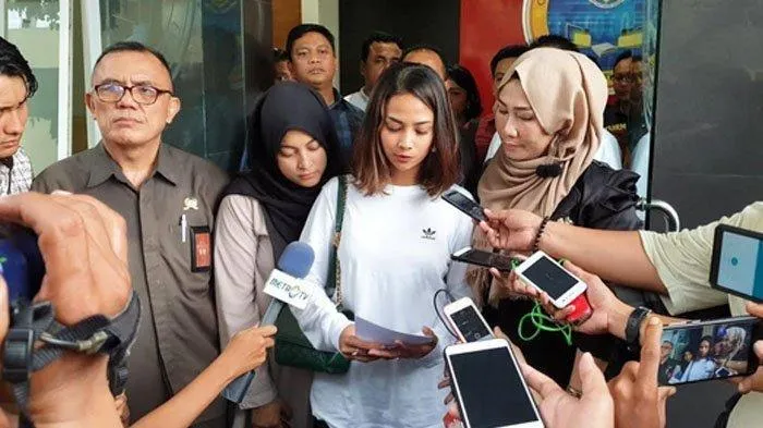 Ramai Kasus Prostitusi Online Artis. Realitanya, PSK di Indonesia Memang Tidak Bisa Dijerat Pidana 6
