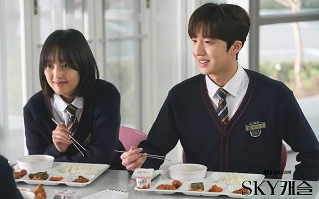 Sama-sama Soal Keluarga, Inilah Alasan Drama Korea Sky Castle Pantas Disandingkan dengan Reply 1988 11