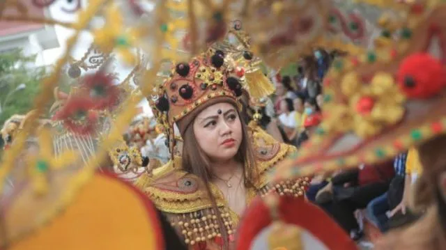 9+ Potret Perayaan Cap Go Meh 2019 di Singkawang yang Menegangkan tapi Spektakuler Abis! 17