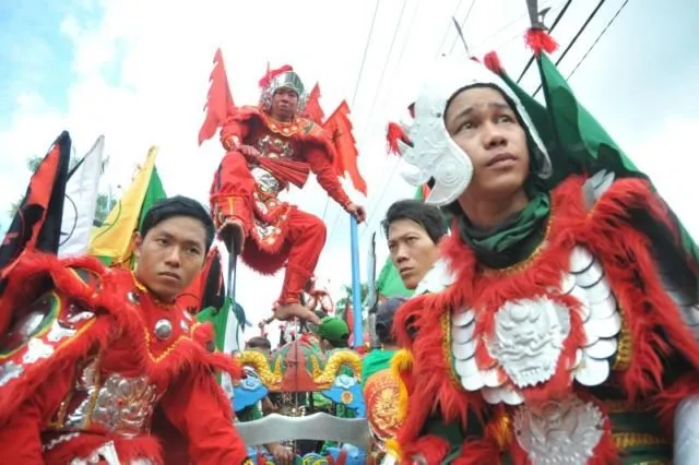 9+ Potret Perayaan Cap Go Meh 2019 di Singkawang yang Menegangkan tapi Spektakuler Abis! 13