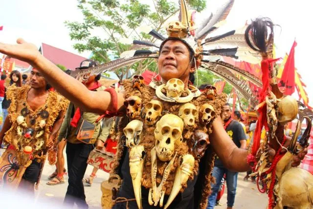 9+ Potret Perayaan Cap Go Meh 2019 di Singkawang yang Menegangkan tapi Spektakuler Abis! 19