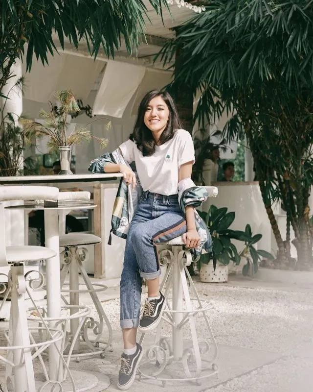 Sontekan 15 Padu Padan Busana Ciamik Ala Ify Alyssa. Nggak Pernah Takut Buat Tumpuk Motif dan Warna 16