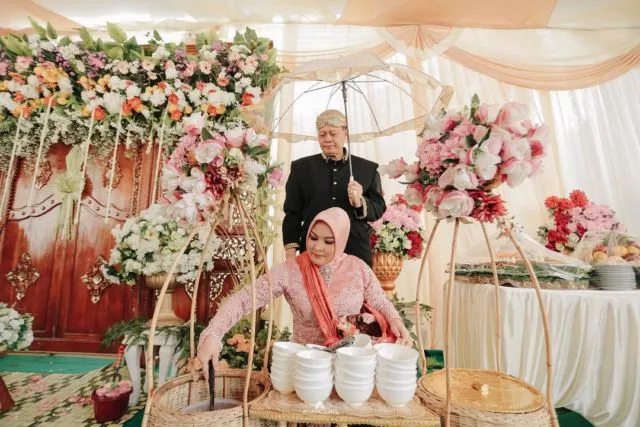 9 Tahap Prosesi Hajatan Sebelum Pernikahan Adat Jawa Dilaksanakan. Kaya Makna Mendalam! 14