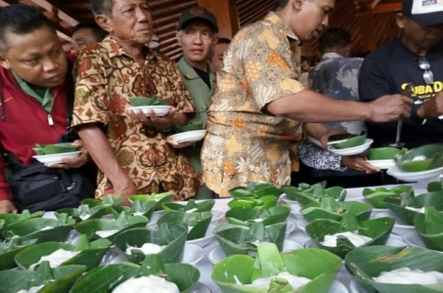 Mengenal Tradisi Sumsuman, Penutup Rangkaian Acara Pernikahan Jawa 7