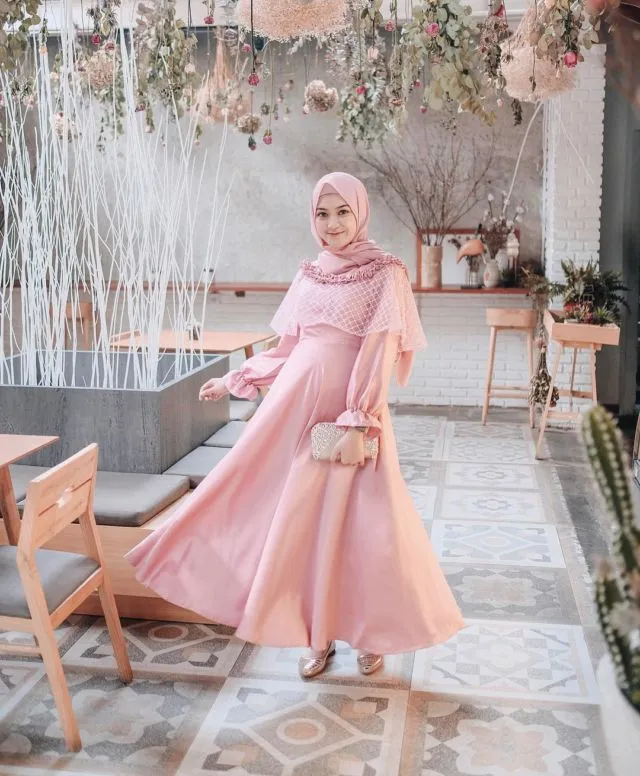 8 Pose Ala Selebgram ini Bisa Ditiru Biar Foto OOTD Nggak Lagi Kaku. Yuk Praktik Sama Fotografermu! 9