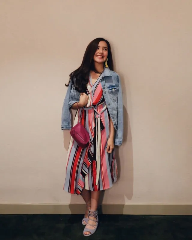 Inspirasi 12 Gaya Beby Tsabina Ini Cocok Buat Muda-mudi yang Pengen Stylish Tapi Nggak Berlebihan 18