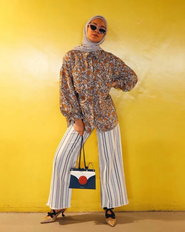 9 Ide Mix n' Match Busana Hijab Serba Bunga. Sempurna Nih, Buat Silaturahmi Sama Keluarga 16