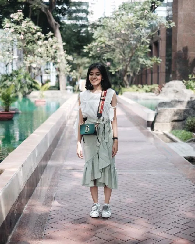 Sontekan 15 Padu Padan Busana Ciamik Ala Ify Alyssa. Nggak Pernah Takut Buat Tumpuk Motif dan Warna 20