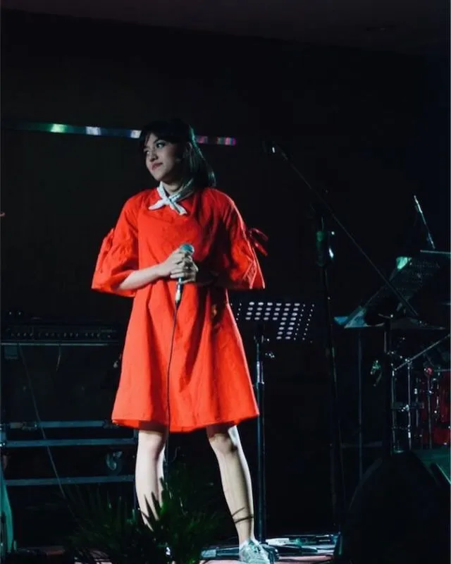 Sontekan 15 Padu Padan Busana Ciamik Ala Ify Alyssa. Nggak Pernah Takut Buat Tumpuk Motif dan Warna 23