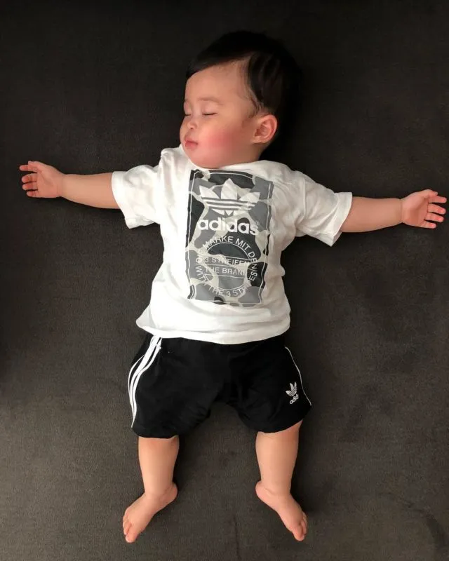 Jadi Hadiah Terindah, Inilah Potret Tumbuh Kembang Raphael Moeis Anak Sandra Dewi. Uw, Gemesh! 24