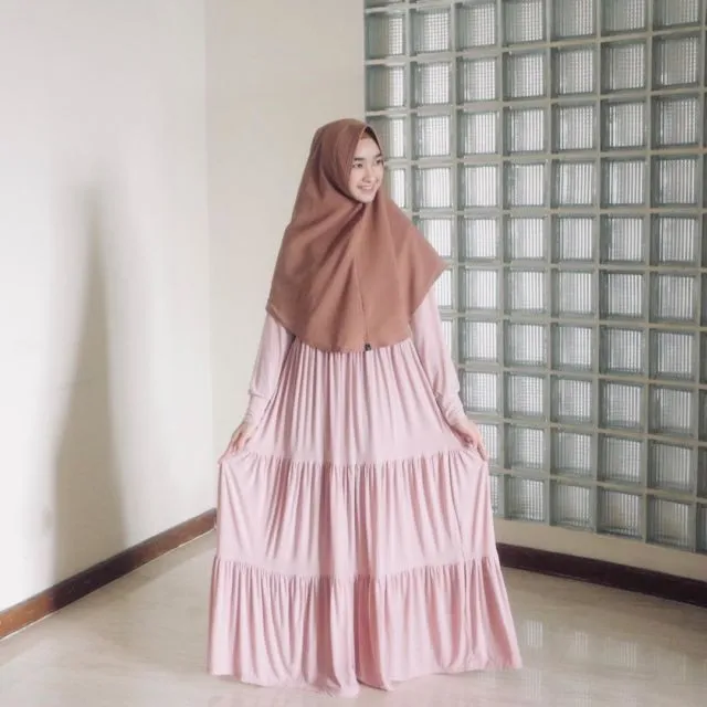 Inilah 12 Gaya Hijab Syar'i untuk Remaja Ala Bella Almira. Dipakai Sehari-hari Nggak Kelihatan Tua 16