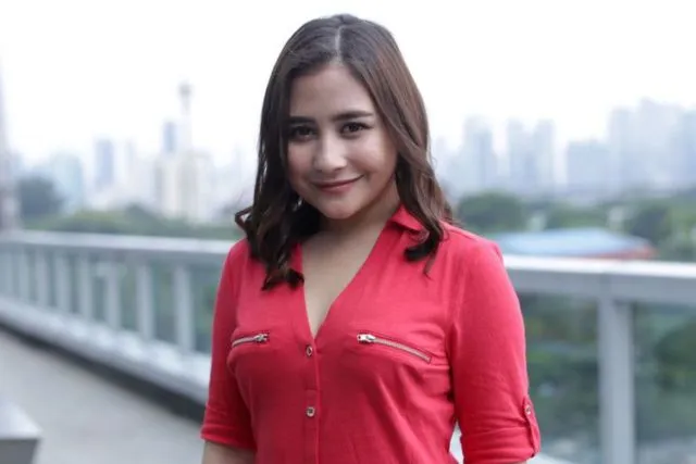Menebak Nama Artis dari Gambaran Singkat Ciri Khasnya. Jangan Ngaku Update Kalau Nggak Bisa Jawab 24