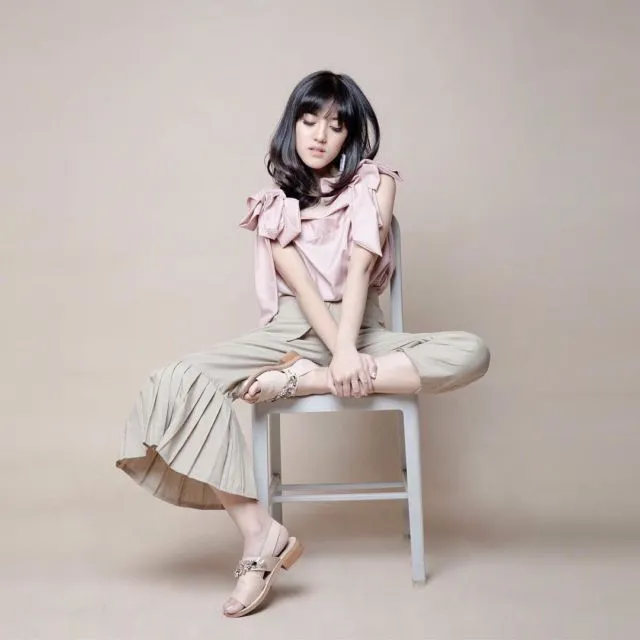 Sontekan 15 Padu Padan Busana Ciamik Ala Ify Alyssa. Nggak Pernah Takut Buat Tumpuk Motif dan Warna 19