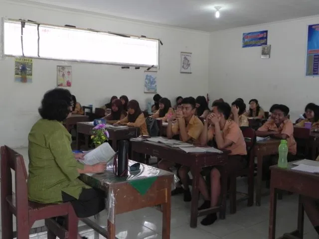 Menebak Karakter Seseorang dari Posisi Duduknya di Kelas. Katanya Makin Belakang Makin Bandel ya? 5