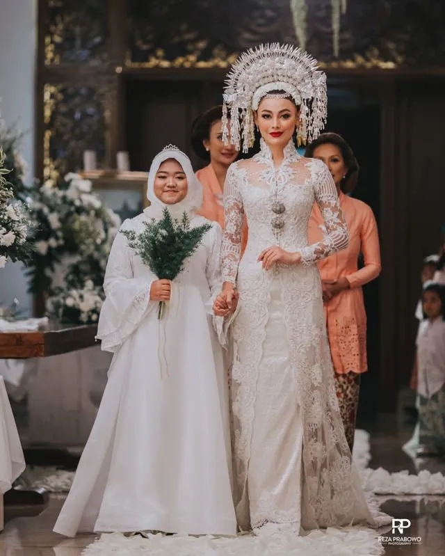 Mengulik Ide Pernikahan Bertema 'Modern Heritage'. Modern Tapi Penuh Unsur Tradisional 17