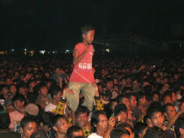 7 Kebiasaan Orang Jepang Saat Nonton Konser ini Patut Ditiru. Rame tapi Tetep Rapi, Kayak Upacara~ 14