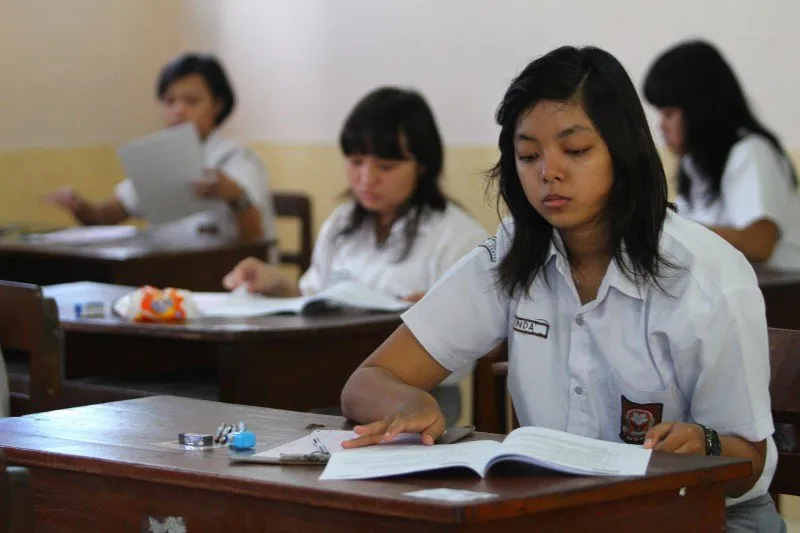 10 Tipe Teman 'Terjahanam' Semasa Sekolah. Ngeselin, Tapi Pas Udah Pisah Ngangenin! 14