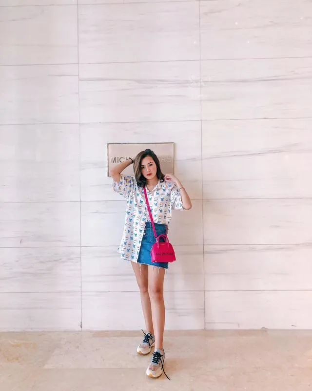 Inspirasi 12 Gaya Beby Tsabina Ini Cocok Buat Muda-mudi yang Pengen Stylish Tapi Nggak Berlebihan 23