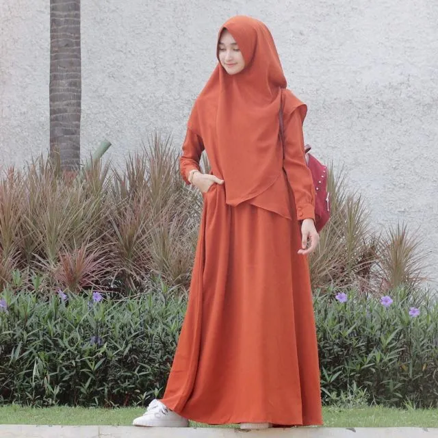Inilah 12 Gaya Hijab Syar'i untuk Remaja Ala Bella Almira. Dipakai Sehari-hari Nggak Kelihatan Tua 18