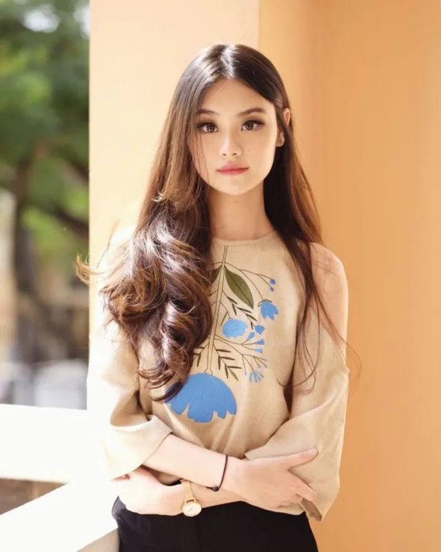 Mengulik 8 Gaya Manis Ala Gege Elisa, Selebgram yang Main Web Series Indonesia-Korea Bareng Sunny Dahye 16