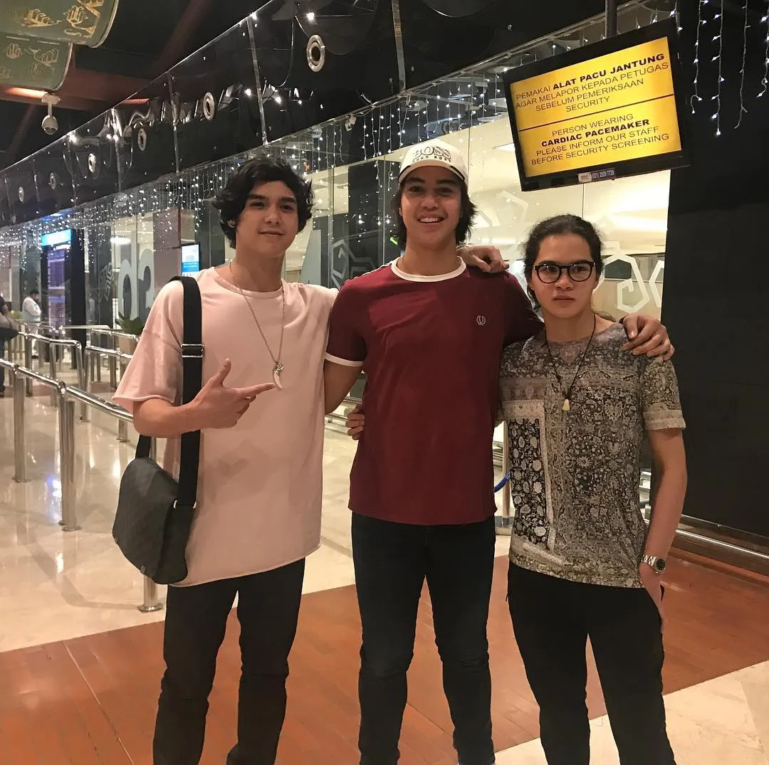 Bikin Mewek, Akhirnya Al Ghazali Tunjukkan Support Untuk Ahmad Dhani. Caption-nya Bikin Kangen Ayah! 4