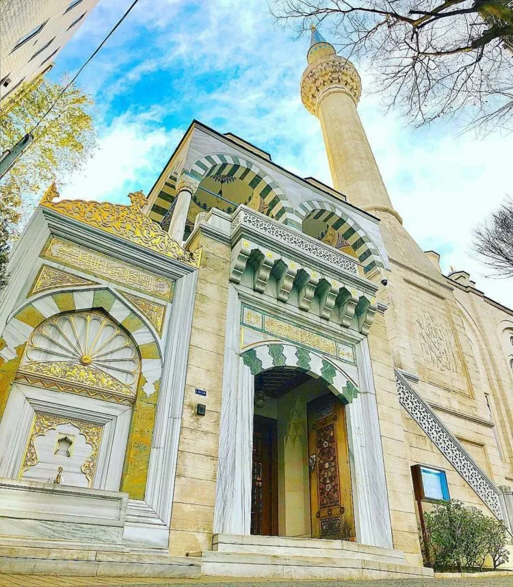 Masjid Camii Tokyo, Tempat Reino dan Syahrini Mengikat Janji Suci. Yuk Intip Masjid Terindah di Jepang Ini! 15