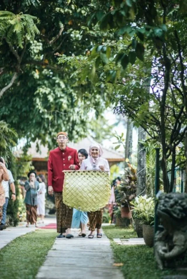 9 Tahap Prosesi Hajatan Sebelum Pernikahan Adat Jawa Dilaksanakan. Kaya Makna Mendalam! 10