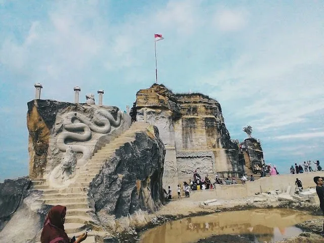 Mengintip 6 Lokasi Bekas Tambang yang Kini Jadi Tempat Wisata. Cantik Banget Tempatnya! 9