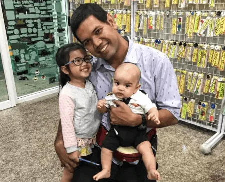 Ketagihan 'Smartphone' Bikin Balita Perempuan di Thailand ini Terancam Buta. Ngeri Banget Ya~ 6