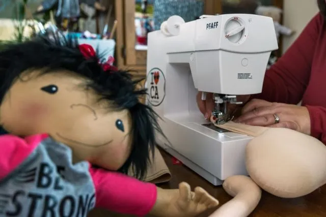 Bikin Terenyuh, 7+ Potret Anak 'Spesial' dan Boneka Berkarakter Mirip Mereka Ini Dibuat untuk Alasan yang Sangat Mulia 12