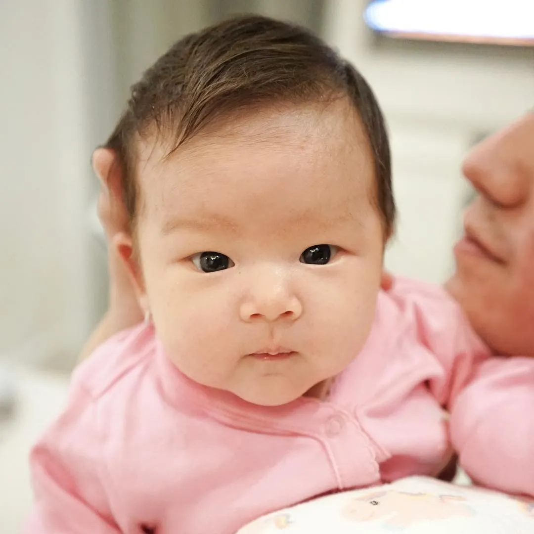 12 Potret Vechia, Buah Hati Samuel Zylgwyn dan Franda. Pipinya Tumpah-Tumpah! 13