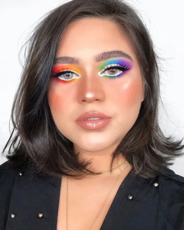 10+ Inspirasi Make-up Kilau 'Pelangi' ala Sarah Ayu. Warna-warni Meriahnya Bikin Silau! 21