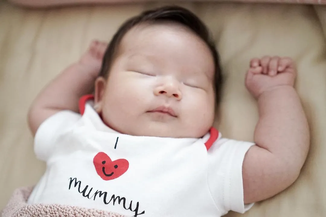 12 Potret Vechia, Buah Hati Samuel Zylgwyn dan Franda. Pipinya Tumpah-Tumpah! 14