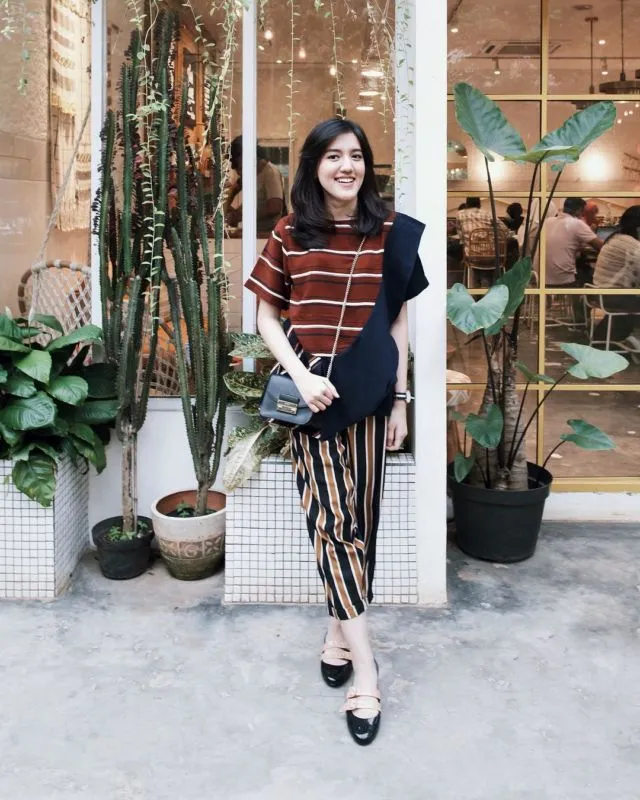 Sontekan 15 Padu Padan Busana Ciamik Ala Ify Alyssa. Nggak Pernah Takut Buat Tumpuk Motif dan Warna 27