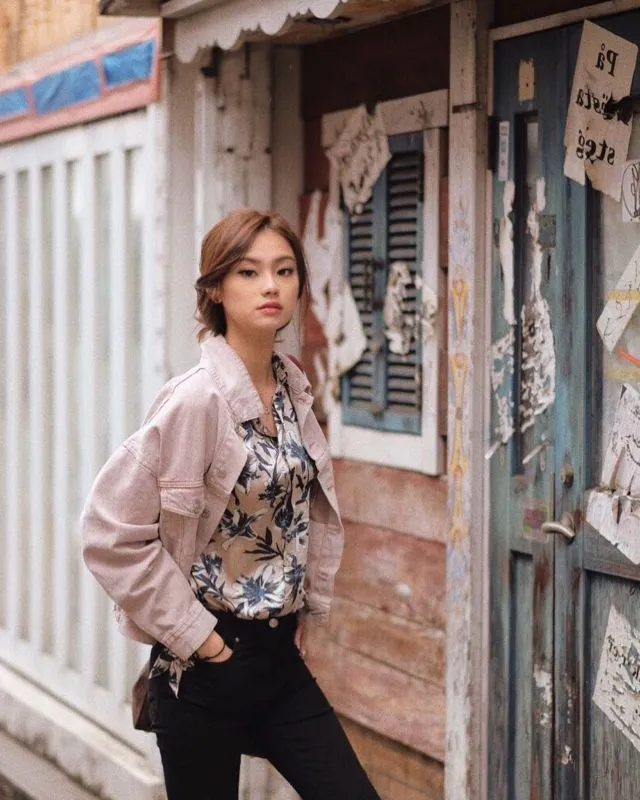 Mengulik 8 Gaya Manis Ala Gege Elisa, Selebgram yang Main Web Series Indonesia-Korea Bareng Sunny Dahye 13