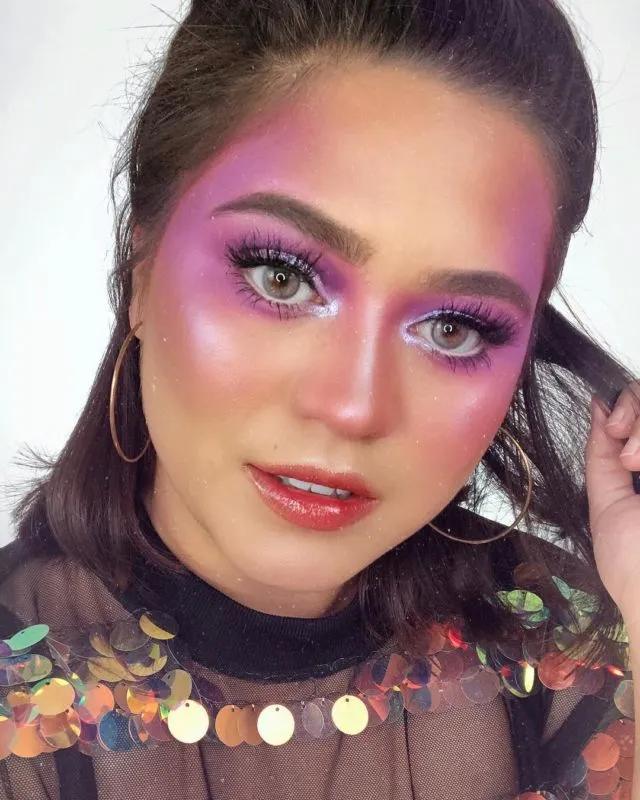 10+ Inspirasi Make-up Kilau 'Pelangi' ala Sarah Ayu. Warna-warni Meriahnya Bikin Silau! 16