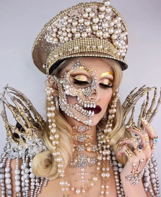 Menjuluki Diri 'The Skulltress', Cewek Ini Viral karena 11+ Potret Kreasi Face Painting Tengkoraknya yang Fantastis 17