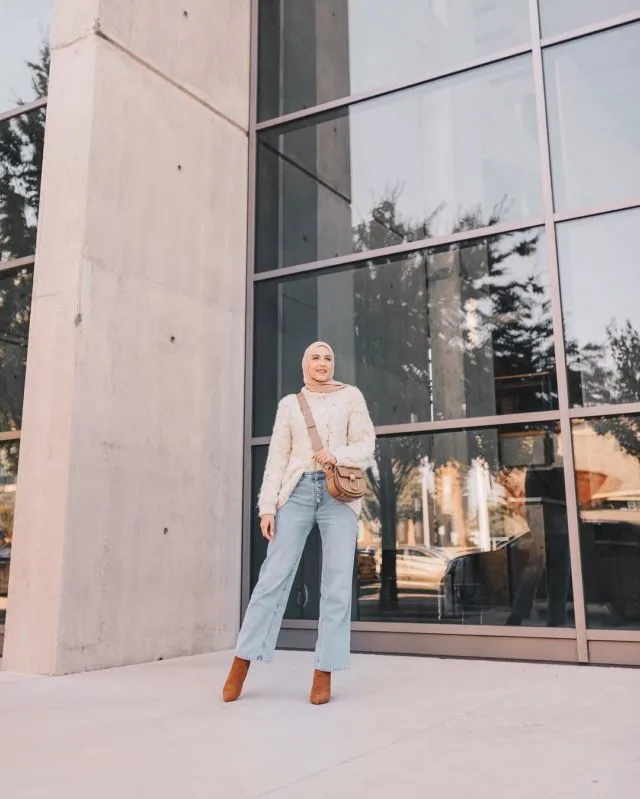 10 Inspirasi Hijab Nuansa Netral Ala Leena Asad, Lifestyle Blogger Palestina-Amerika yang Gayanya Super Elegan 19
