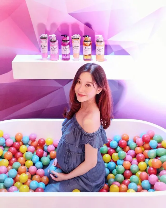 11 Outfit Hamil Kembar Selebgram Jess Yamada Ini Super Cantik. Bikin Nggak Bosan Melirik~ 15