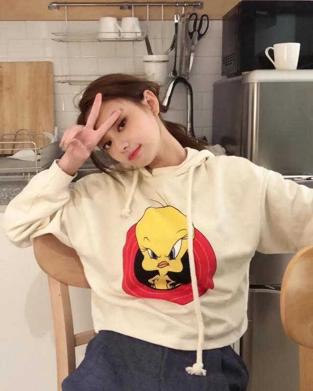 Mengulik 8 Gaya Manis Ala Gege Elisa, Selebgram yang Main Web Series Indonesia-Korea Bareng Sunny Dahye 12