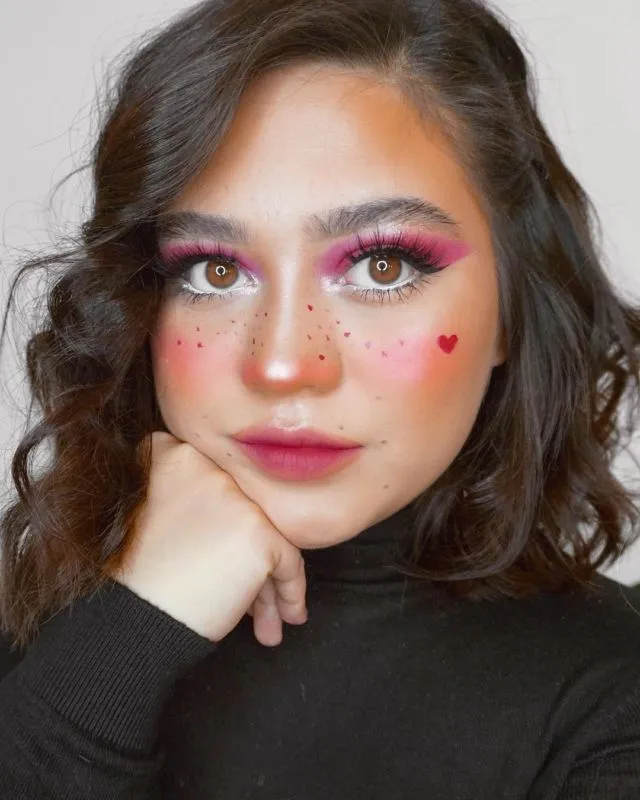 10+ Inspirasi Make-up Kilau 'Pelangi' ala Sarah Ayu. Warna-warni Meriahnya Bikin Silau! 13