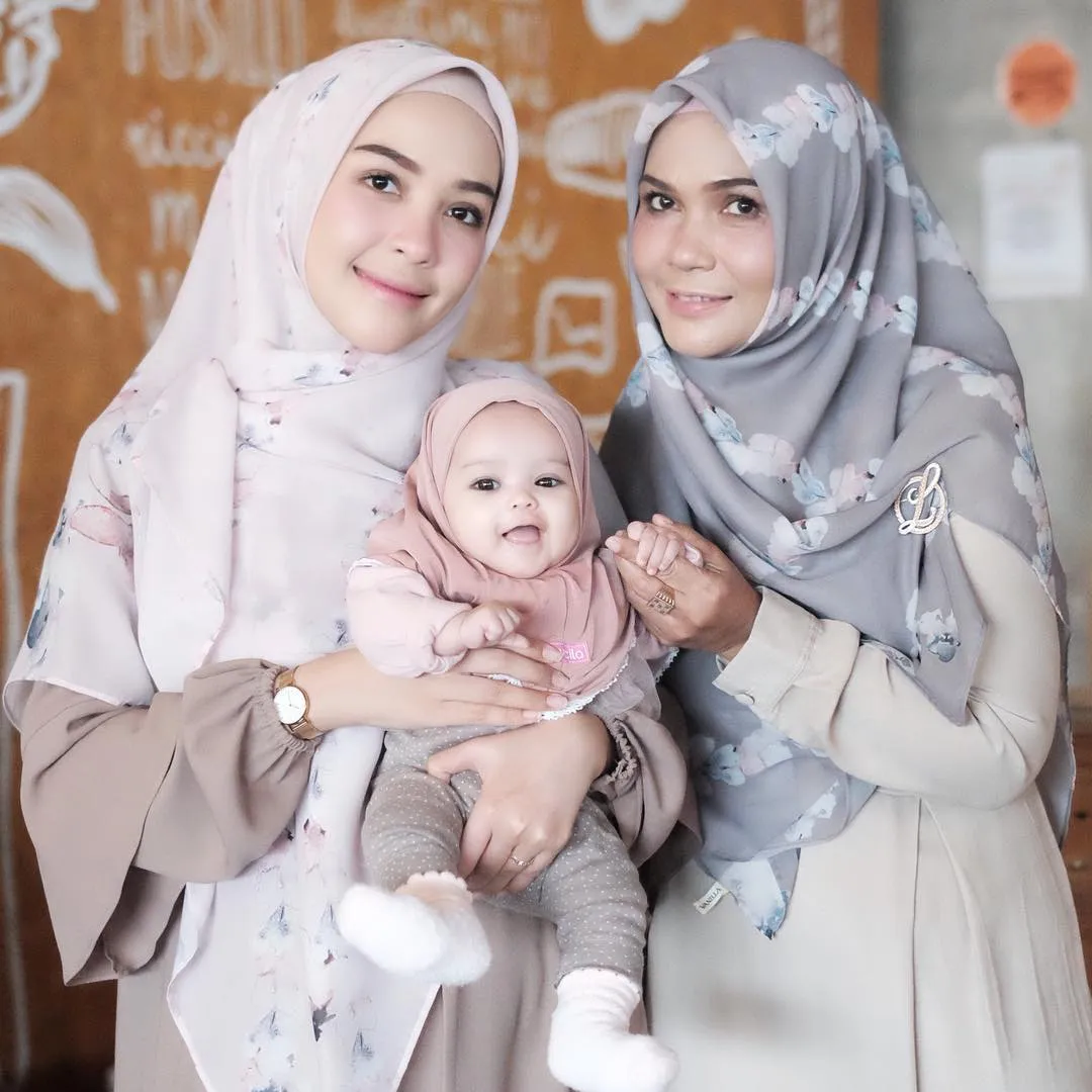 Deretan Foto Shireen, Putri Selebgram Hamidah yang 11-12 Sama Boneka. Duh, Cinta! 22