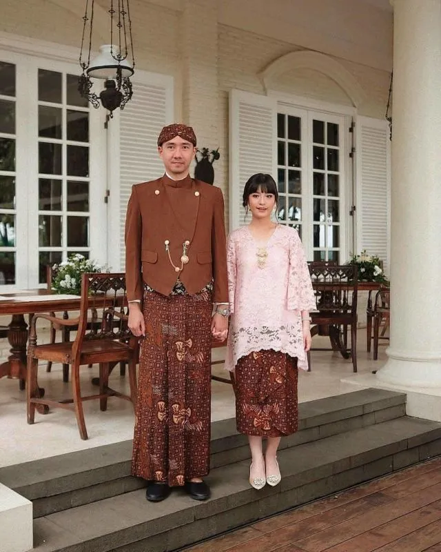 9 Ide Model Kebaya Tanpa Payet untuk Kondangan 18