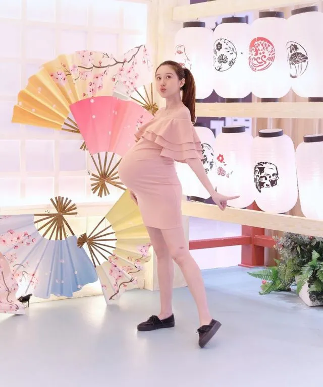 11 Outfit Hamil Kembar Selebgram Jess Yamada Ini Super Cantik. Bikin Nggak Bosan Melirik~ 21